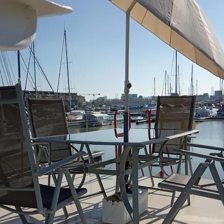 船上ホテル Le Bateau Ivre