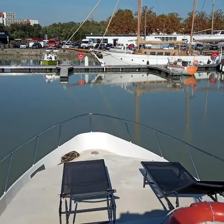 Le Bateau Ivre Botel