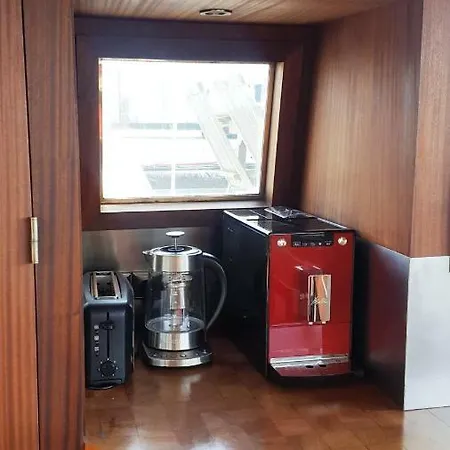 船上ホテル Le Bateau Ivre ボルドー