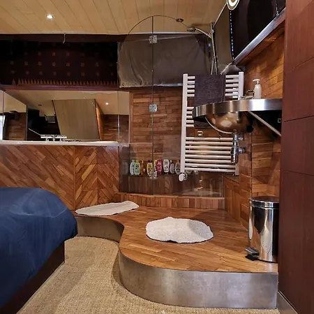 船上ホテル Le Bateau Ivre ボルドー