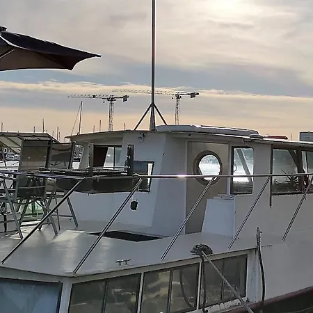 船上ホテル Le Bateau Ivre