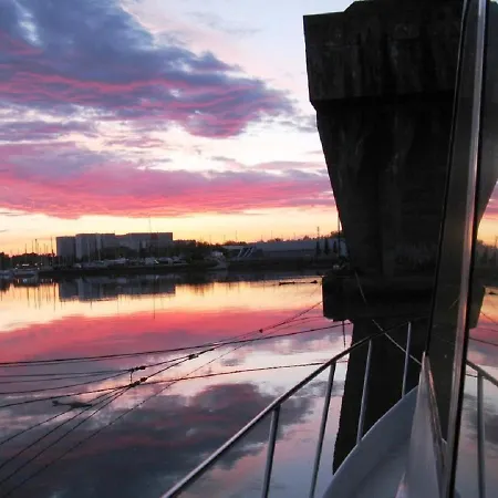 Botel Le Bateau Ivre *