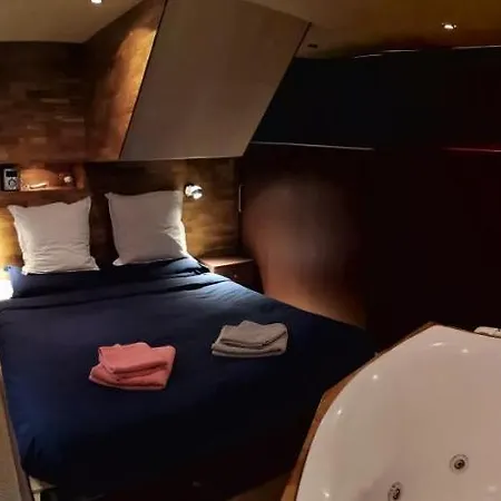 Botel Le Bateau Ivre *
