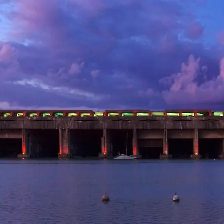 船上ホテル Le Bateau Ivre *