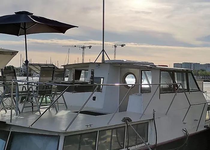 보트호텔 Le Bateau Ivre