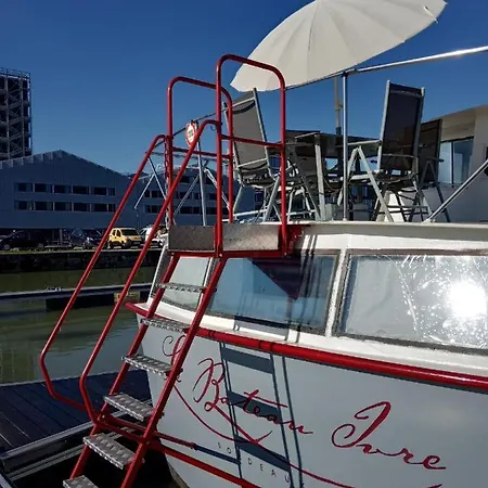 Hotel na wodzie Le Bateau Ivre *